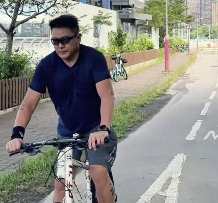 学15岁已经快1米8和父亲长得很像开元棋牌试玩58岁魏骏杰接闺女放(图2) 学15岁已经快1米8和父亲长得很像开元棋牌试玩58岁魏骏杰接闺女放(图2)