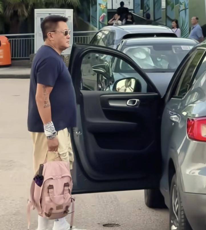 学15岁已经快1米8和父亲长得很像开元棋牌试玩58岁魏骏杰接闺女放(图5) 学15岁已经快1米8和父亲长得很像开元棋牌试玩58岁魏骏杰接闺女放(图5)