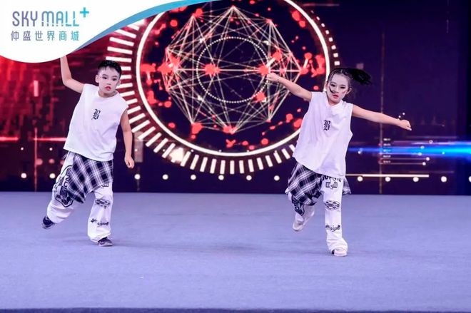 大赛暨“舞力全开”健身舞蹈赛圆满收官开元ky棋牌2025上海市健身排舞(图2) 大赛暨“舞力全开”健身舞蹈赛圆满收官开元ky棋牌2025上海市健身排舞(图2)