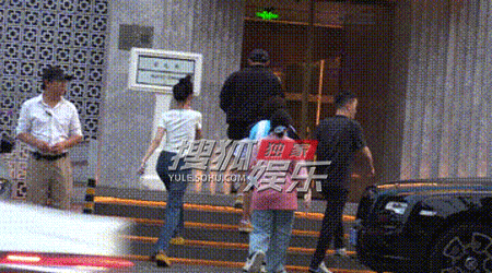 工作人员同席畅聊氛围轻松融洽ky开元棋牌